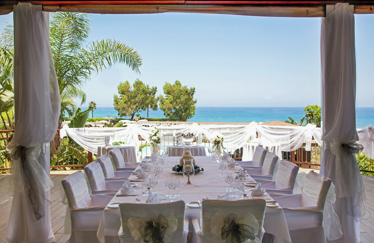 //www.jet2holidays.com/-/media/assets/wedding custom overviews/capo bay hotel/lca_78622_capo_bay_hotel_0725_03_689x448.jpg